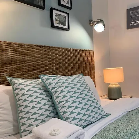 オテル レ ザンブルン ホテル 3*