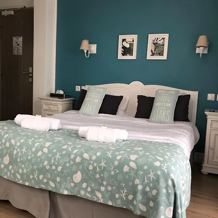 オテル レ ザンブルン 3*