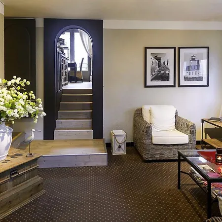 オテル レ ザンブルン 3*