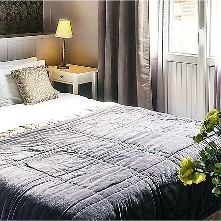 オテル レ ザンブルン 3*