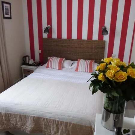 オテル レ ザンブルン ホテル 3*