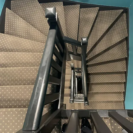 オテル レ ザンブルン 3*