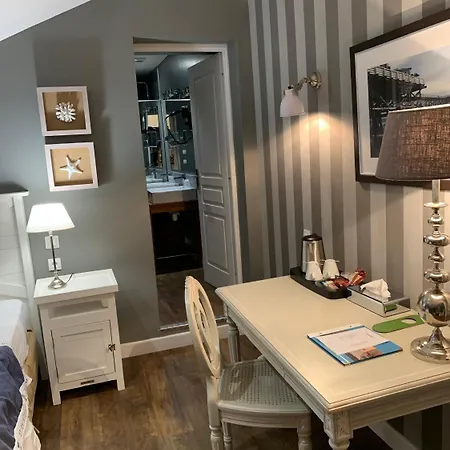 オテル レ ザンブルン ホテル